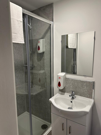 Bathroom 3, continental hotel, Kingston upon Hull