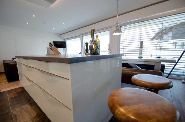 Room 5, Superb Alpine Lodges Zell am See 6-8pax, Zell am See