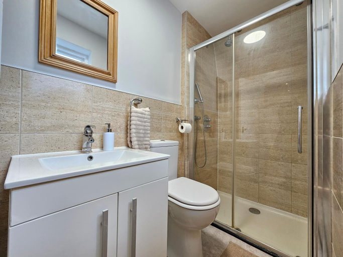 Others 5, Charming 2 Bedroom Flat in Paddington, London