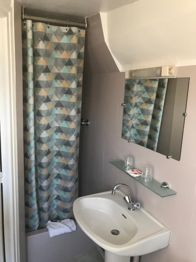 Bathroom 4, Hotel L'Estran, Calvados