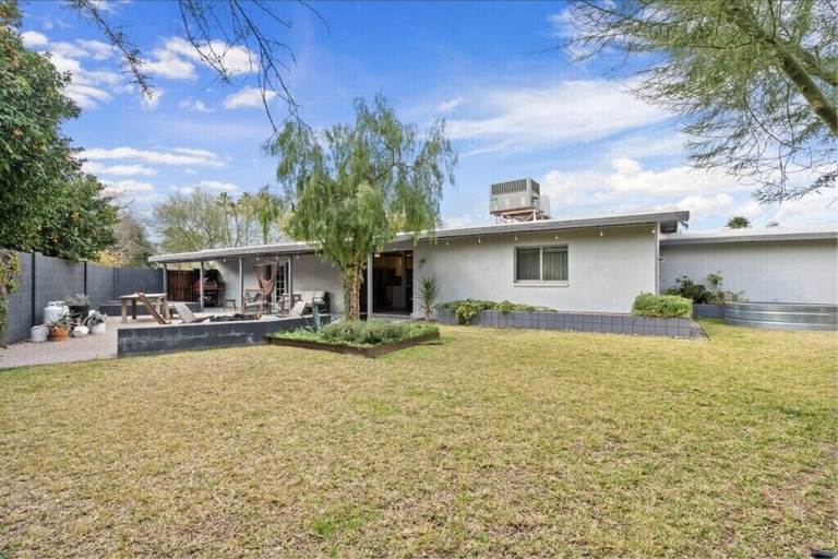 Room 4, Mid Century Stunner by Homeslice Stays, Maricopa