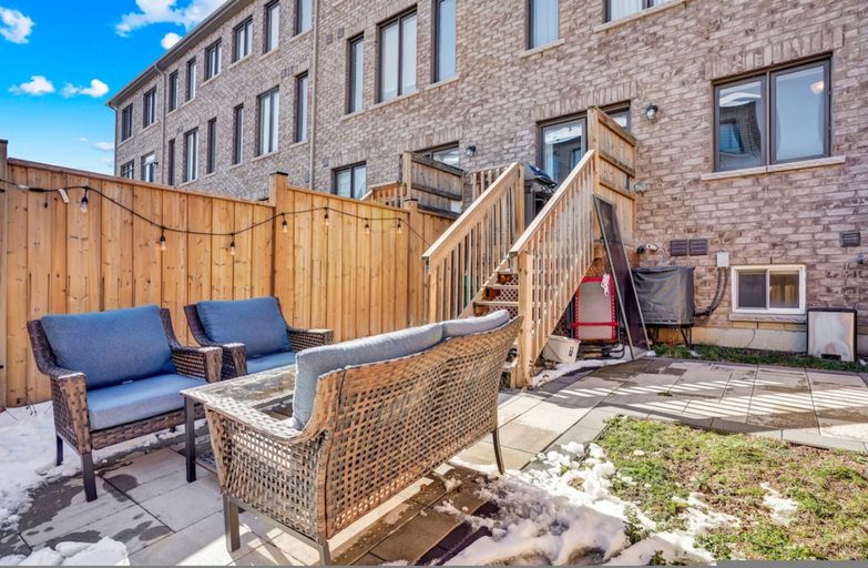 Room 3, Stylish Mississauga Lower Unit BBQ Yard Paradise, Peel
