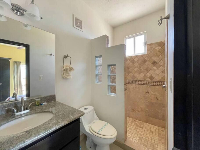 Bathroom 4, Gated 2BR Apartment Near Sandy Beach, Puerto Peñasco