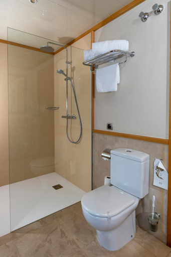 Bathroom 3, Hotel Restaurant Mas Roig - Adults only, Girona