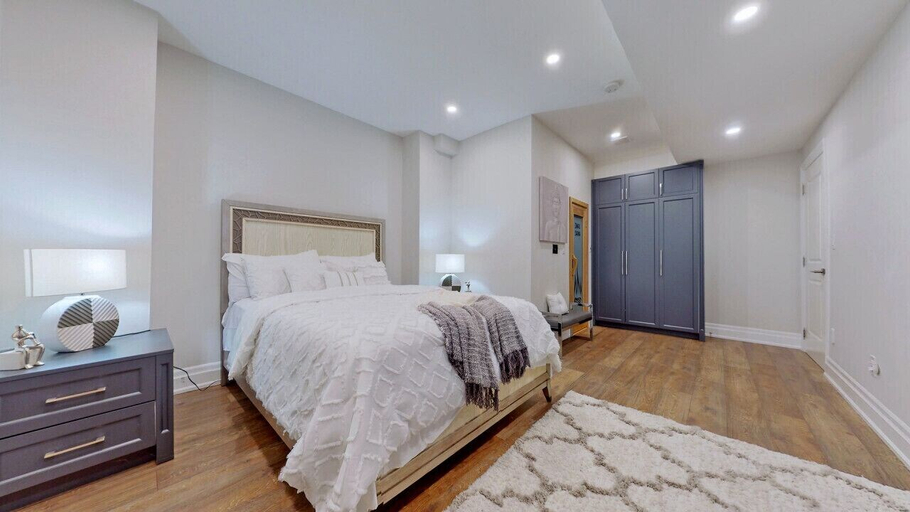 Room 2, Family Modern Walkout Basement w Sauna Ski Resort 30min, Simcoe