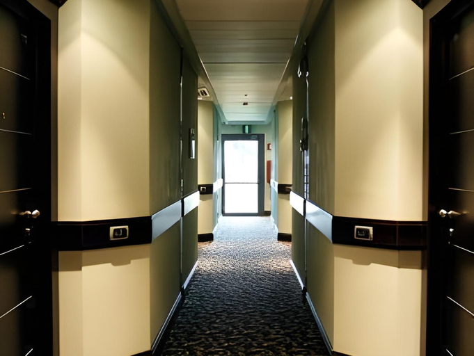 Others 5, Dado Hotel International, Parma