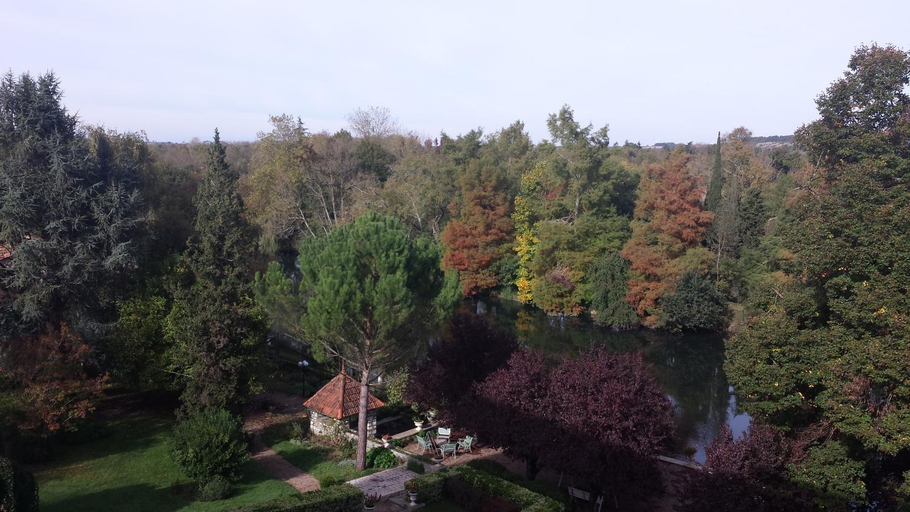 Others 5, hotel restaurant Beau-rivage, Charente