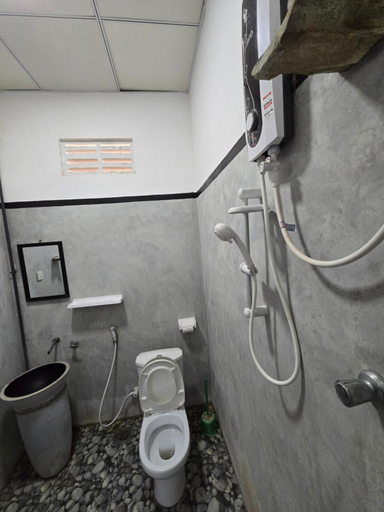 Bathroom 5, Hotel Angel Inn Beach, Trincomalee Town and Gravets