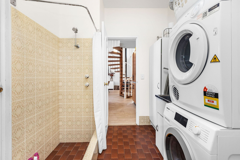 Room 3, 3bdr Urban Family Retreat - Subiaco, Perth