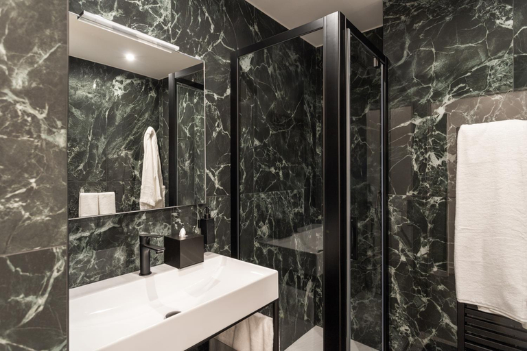 Bathroom 5, King Property, La Spezia
