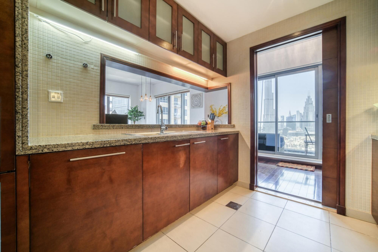 Room 2, Relaxing Haven w Unparalleled Burj Khalifa Views, Dubai