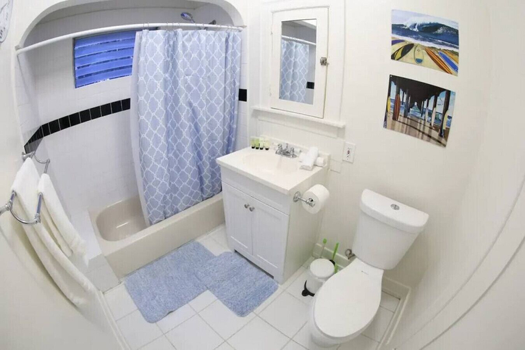 Room 2, Updated 2BR House in Glendale With Private Fenced Yard Parking p2, Los Angeles