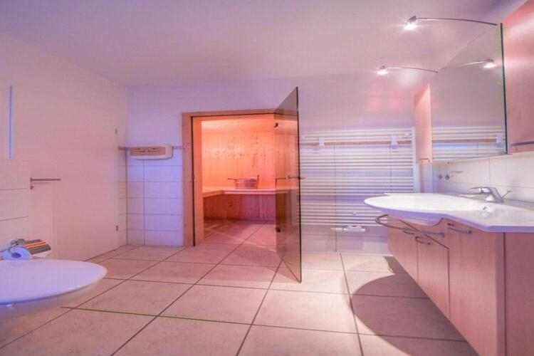 Bathroom 3, liebevoll eingerichtetes Appartement, Mecklenburgische Seenplatte