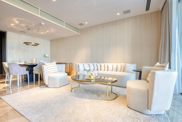 Room 3, Vibrant Getaway in a Classy Five Palm Jumeirah Apt, Dubai