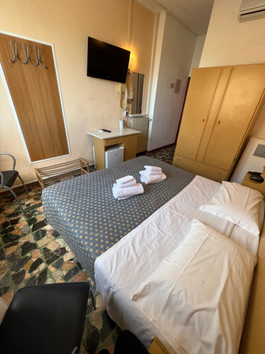 Bedroom 2, Hotel Aurora, Livorno