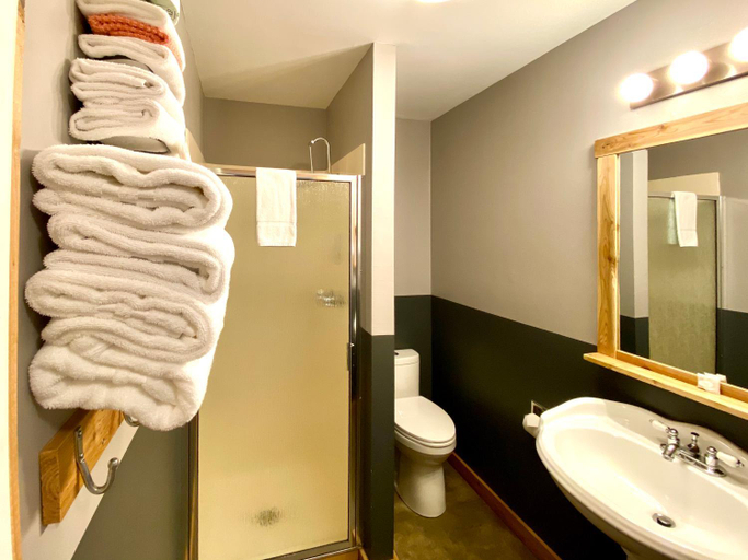 Bathroom 4, Salt Hotel & Pub, Pacific