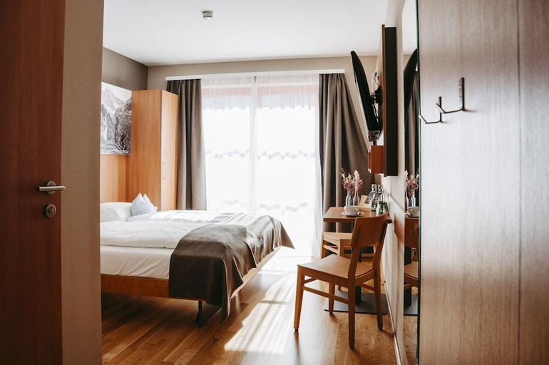 Bedroom 3, JUFA Hotel Wipptal, Innsbruck Land