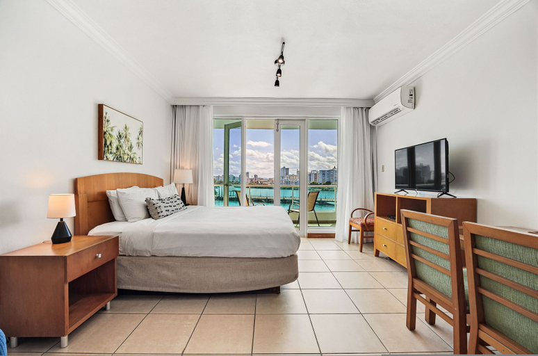 Room 2, Seaside Terrace Condado Close to the Beach