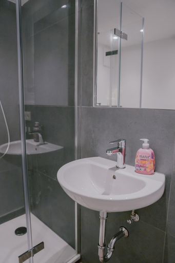 Bathroom 5, 12 Monkeys Apartments, Berlin
