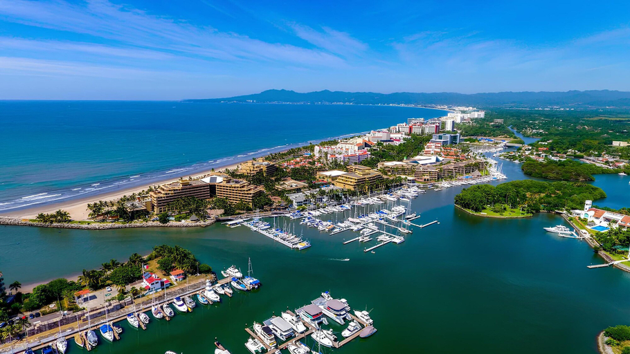 Room 3, Gorgeous Condo With Pool and Balcony, Puerto Vallarta