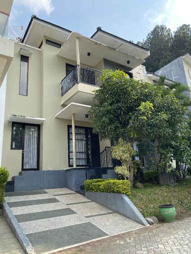 Entrance 2, Villa Ekolyn Batu, Malang