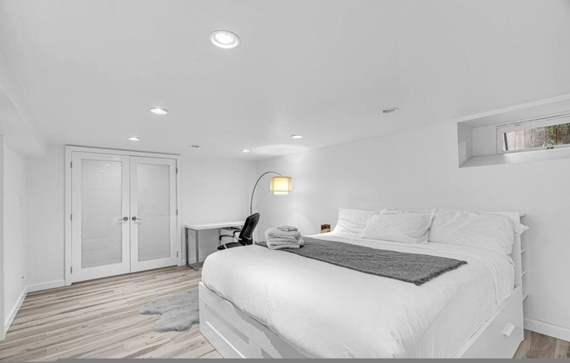 Room 2, Bright Basement Suite, Greater Vancouver