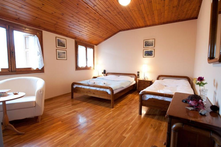 Bedroom 3, Balconi Tis Agorianis, Central Greece