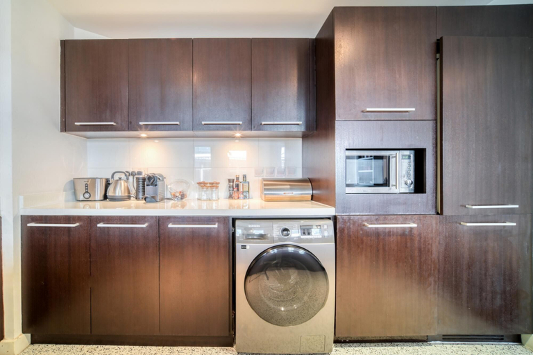 Room 5, Sleek and Convenient 1BR Apt in Difc, Dubai