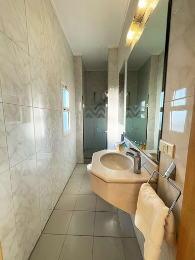 Bathroom 5, Holiday Home Suites, Beirut