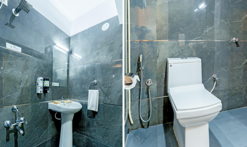 Bathroom 4, Treebo Emirates Suites Indiranagar, Bangalore