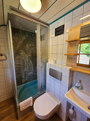 Bathroom 4, Landhotel Lacknerhof, Tamsweg