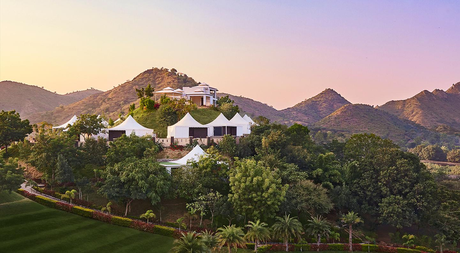 Exterior & Views