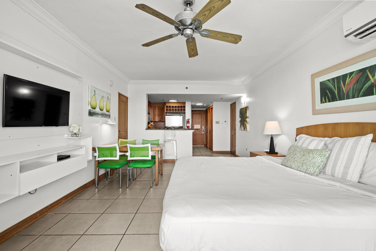 Room 5, Oceanfront Loft Historic San Juan Terrace