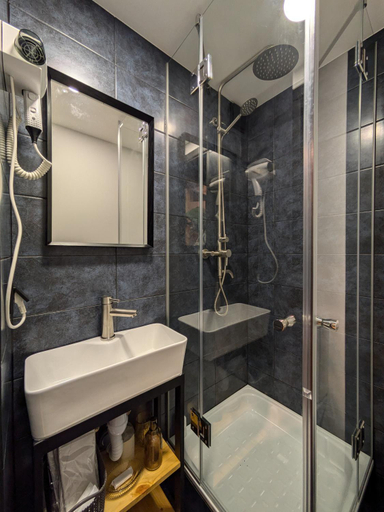Bathroom 2, Солодка Мить, Skolivs'kyi