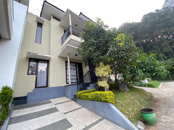 Entrance 4, Villa Ekolyn Batu, Malang