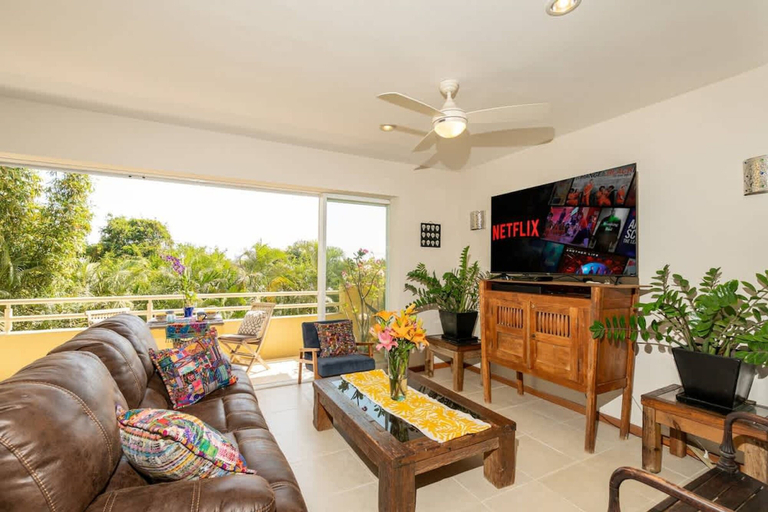 Room 2, Sleeps 6 Views Beach 1 Block, Compostela