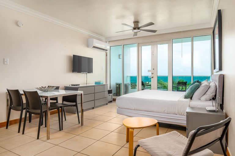 Room 5, Bay View Iconic Old San Juan Private Balcony