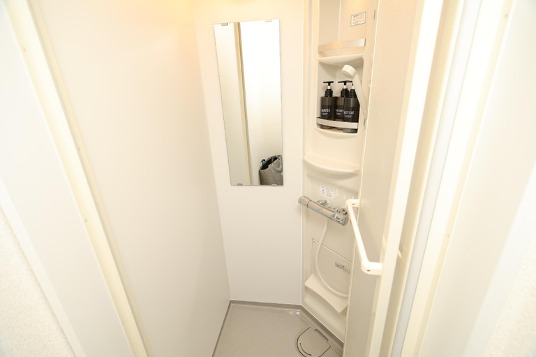 Shower 3, Soho Asakusa Hotel, Taitō