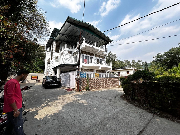 Exterior & Views