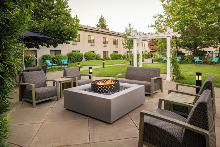 Food & Drinks 1, Courtyard by Marriott Vacaville, Solano