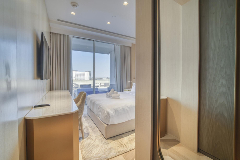 Room 5, Modern Sea View Apt at the Five Palm Jumeirah, Dubai