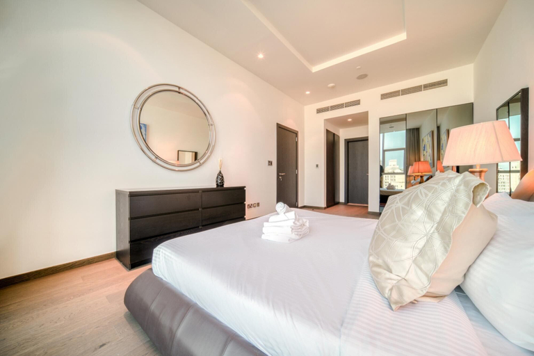 Room 2, Royal Seaside Retreat w Balcony at the Palm, Dubai