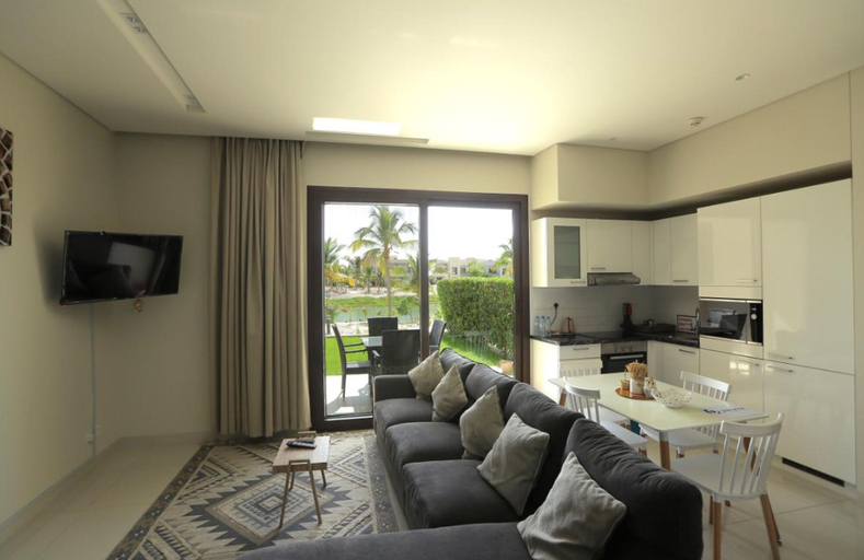 Room 5, Charming 1-bedroom Terrace Escape, Taqah