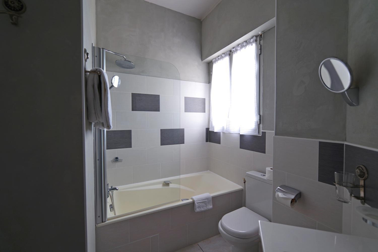 Bathroom 3, Hotel Primavera, Charente-Maritime