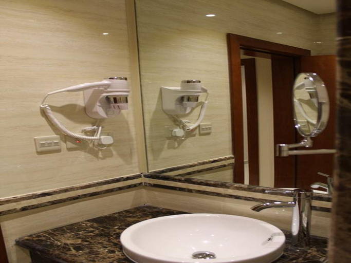 Bathroom 5, Pestana Hotel & Suites 2, Riyadh