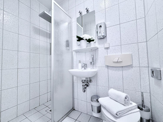 Bathroom 5, REGIOHOTEL Salzland, Salzlandkreis