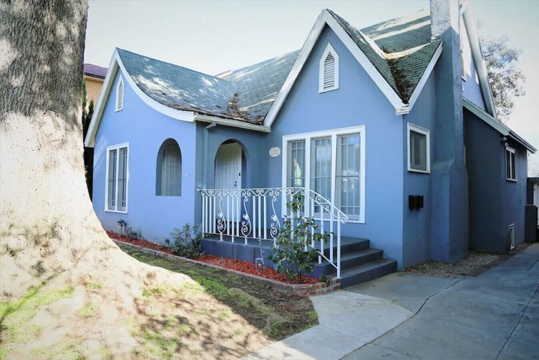 Room 3, Updated 2BR House in Glendale With Private Fenced Yard Parking p2, Los Angeles