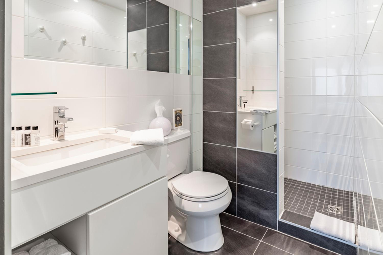 Bathroom 4, Hotel Zero 1 Montreal, Montréal