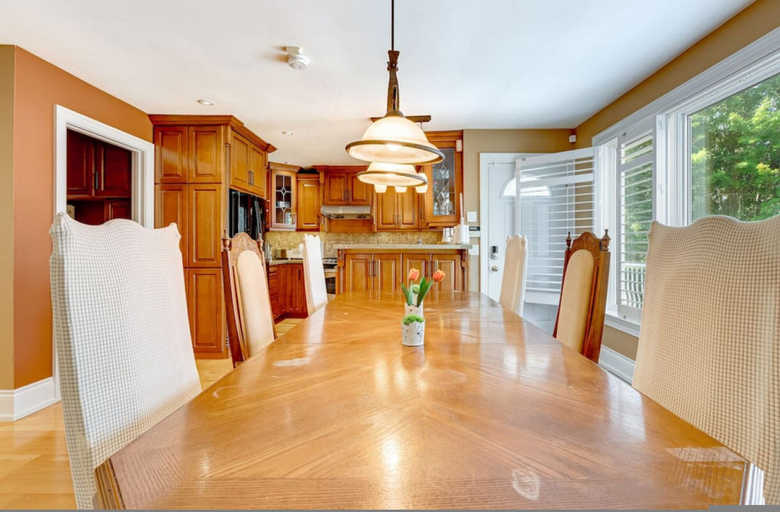 Room 5, Waterfront 4BR Cottage Boat Deck BBQ, Durham