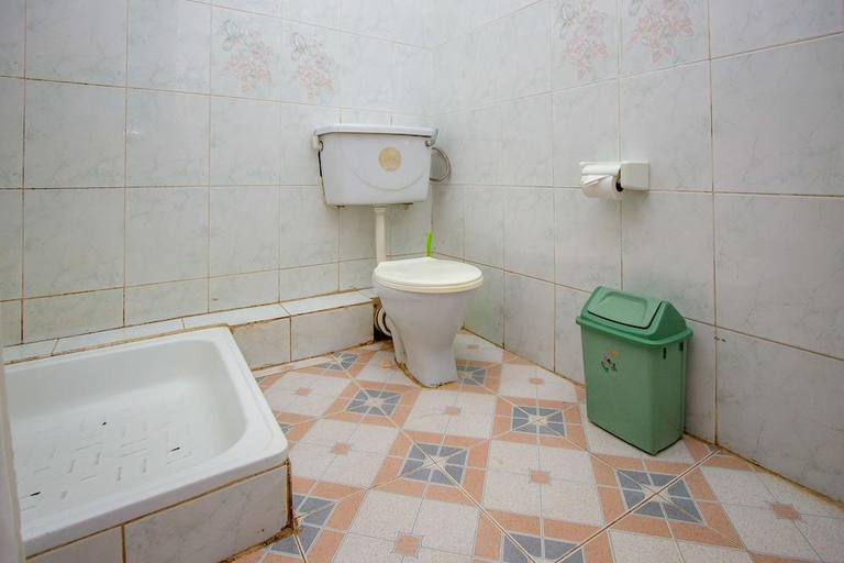 Bathroom 2, Arch Apartments, Kampala